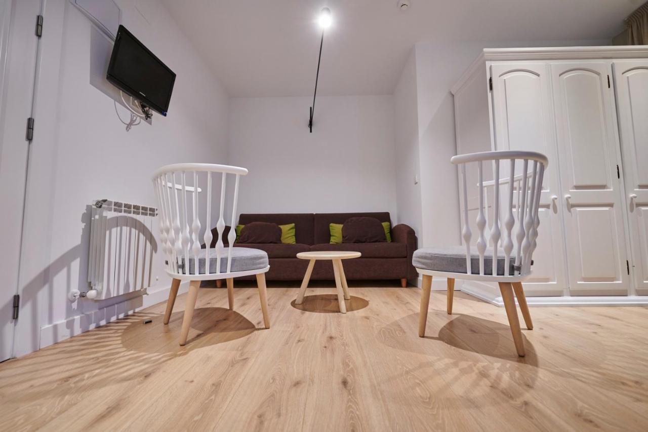 Hostal Lola Isaba Extérieur photo