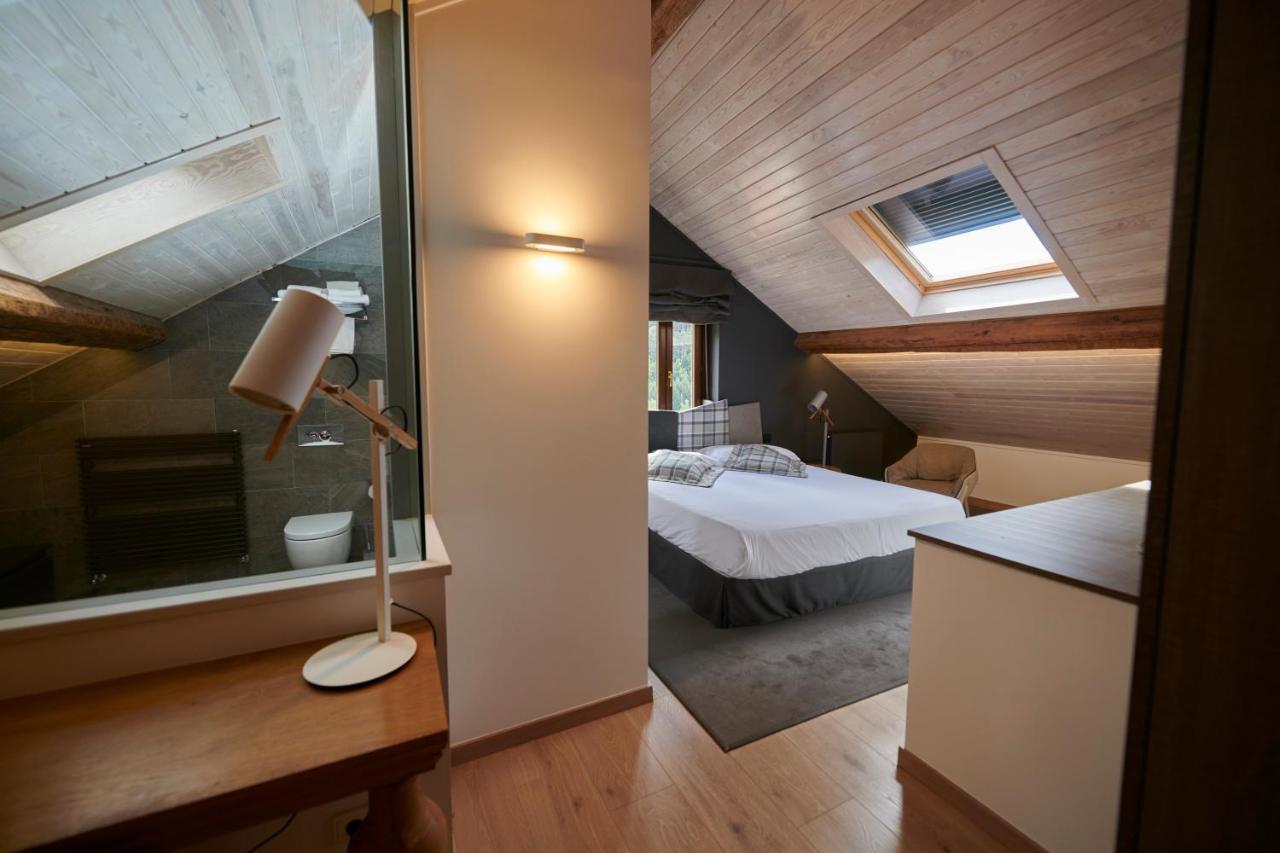 Hostal Lola Isaba Extérieur photo