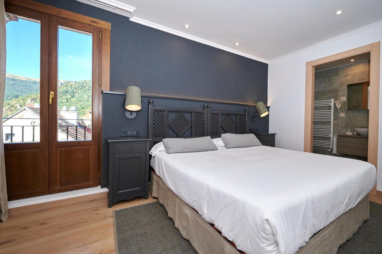 Hostal Lola Isaba Extérieur photo