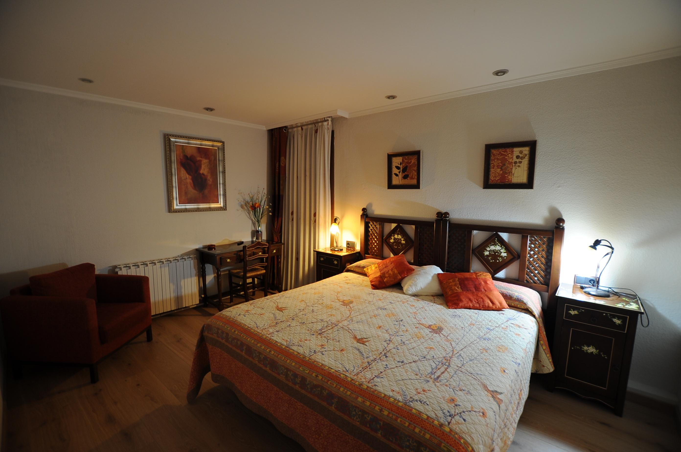Hostal Lola Isaba Extérieur photo