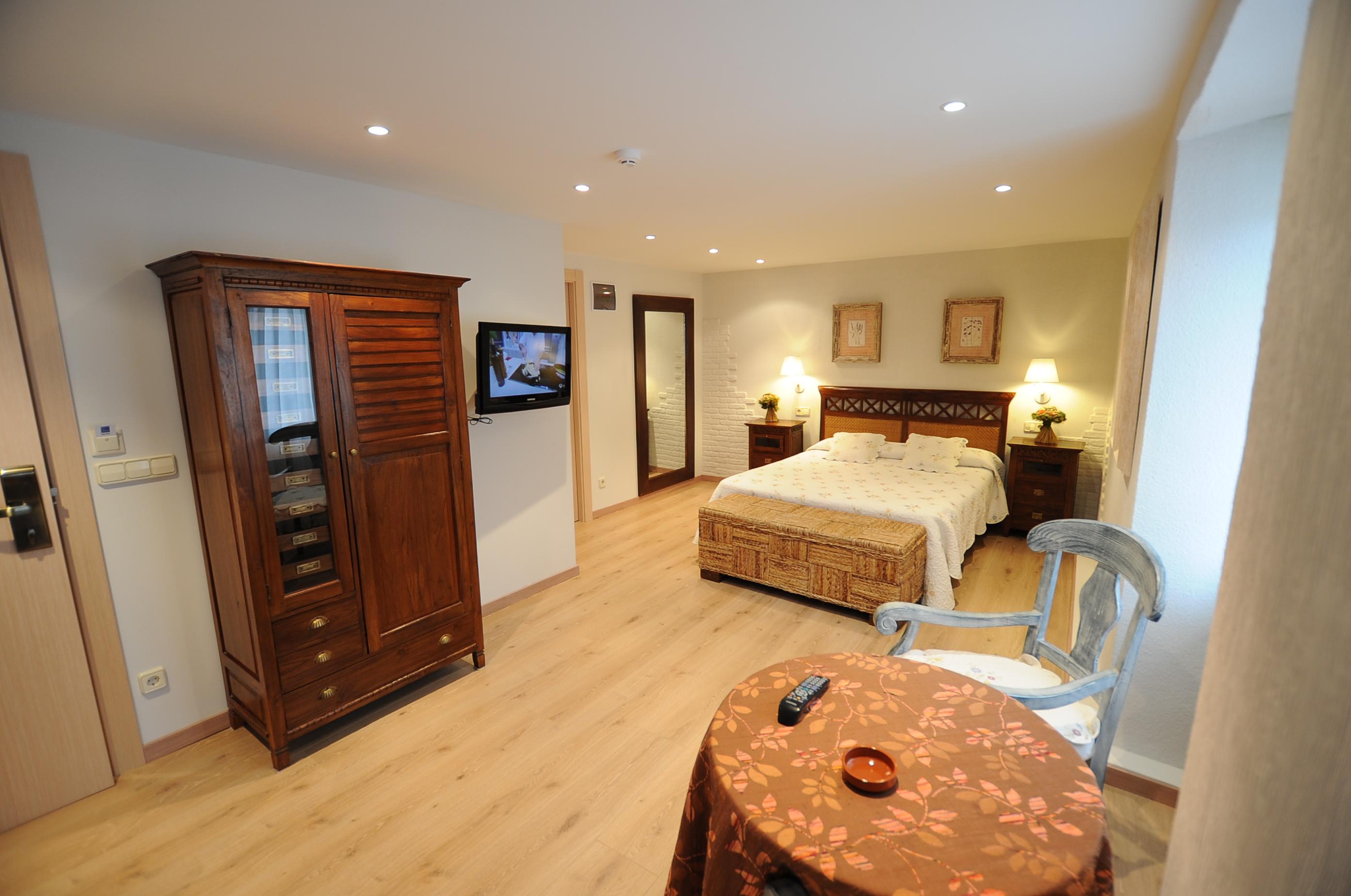 Hostal Lola Isaba Extérieur photo