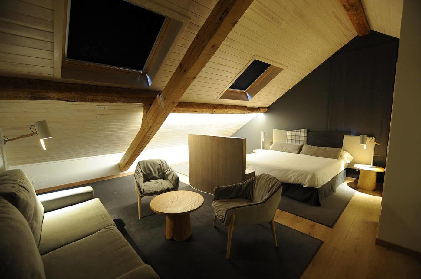 Hostal Lola Isaba Extérieur photo